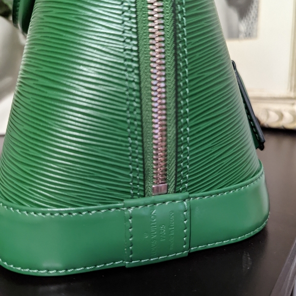Authentic Louis Vuitton Alma PM - Picture 8 of 16